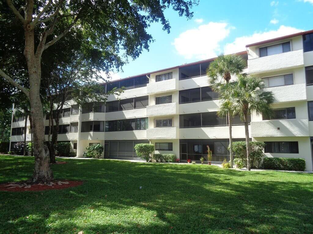 The Shores Condos for Sale in Wellington FL - Screened Patios