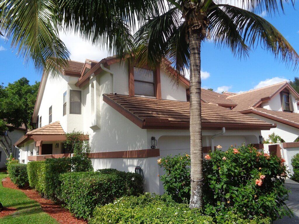 The Shores Foreclosures in Wellington FL - Nicely Landscaped